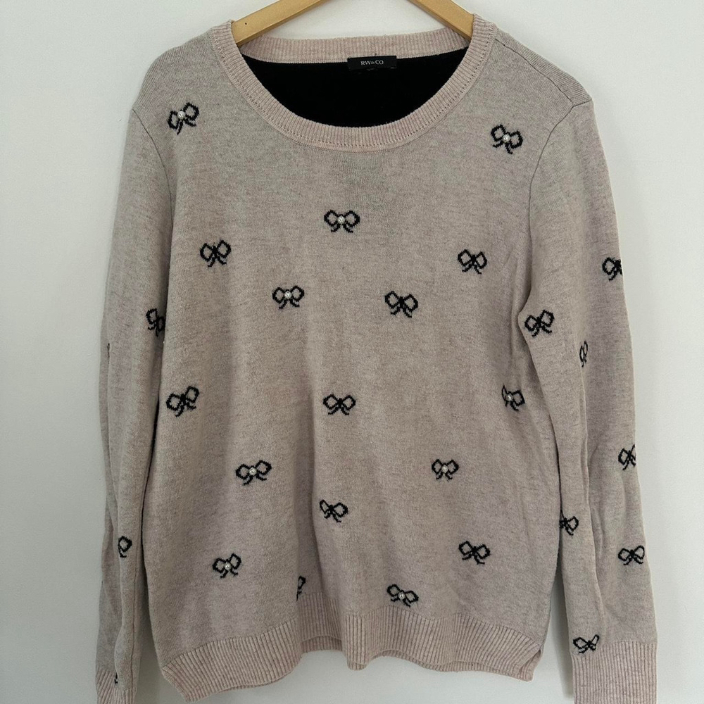 🧡 2 for 10$ Adorable Bow Sweater with Pearl Detailing - Soft Pink (Size Large)